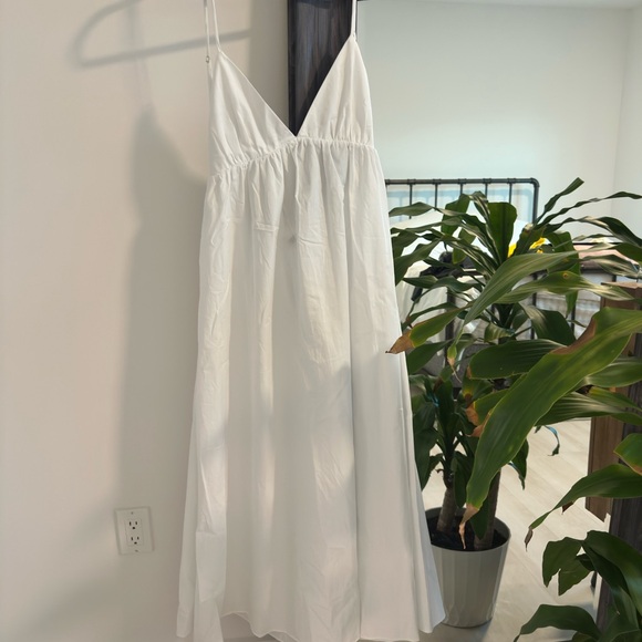 Zara Elegant White Backless Dress NWOT - Picture 1 of 2